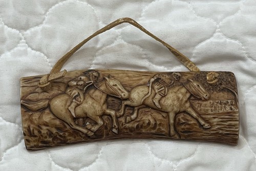 Antler horse racing carved - ,